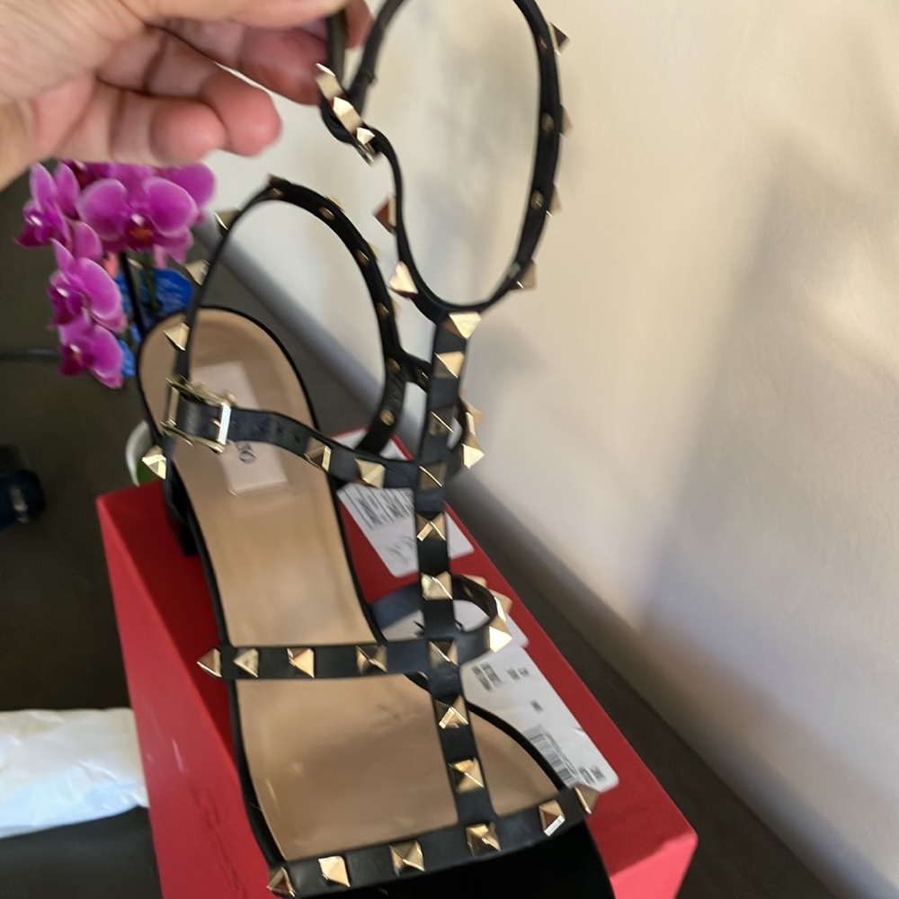 Size 12 Valentino black and gold studded sandals - Picture 4 of 6